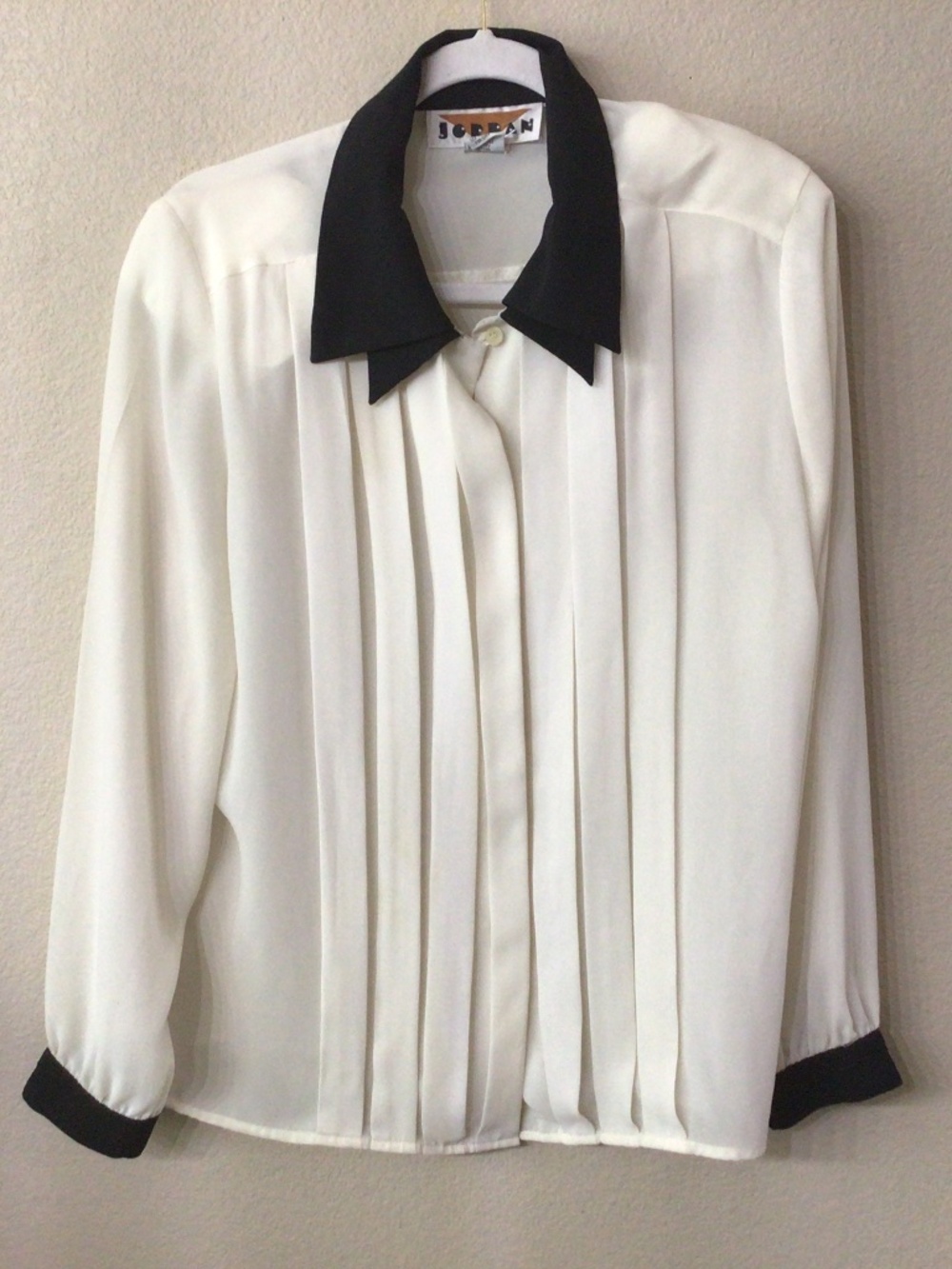 Jordan Vintage button-down blouse. Great shape. Size 12.